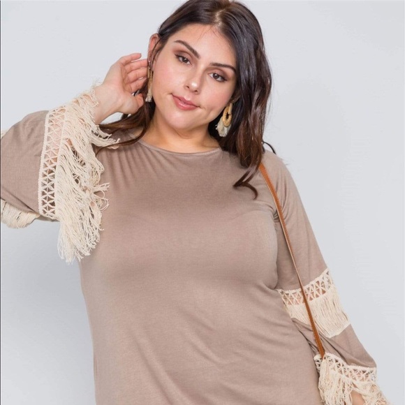 ❌SOLD❌ Plus size mini crochet trim boho dress - Picture 2 of 5